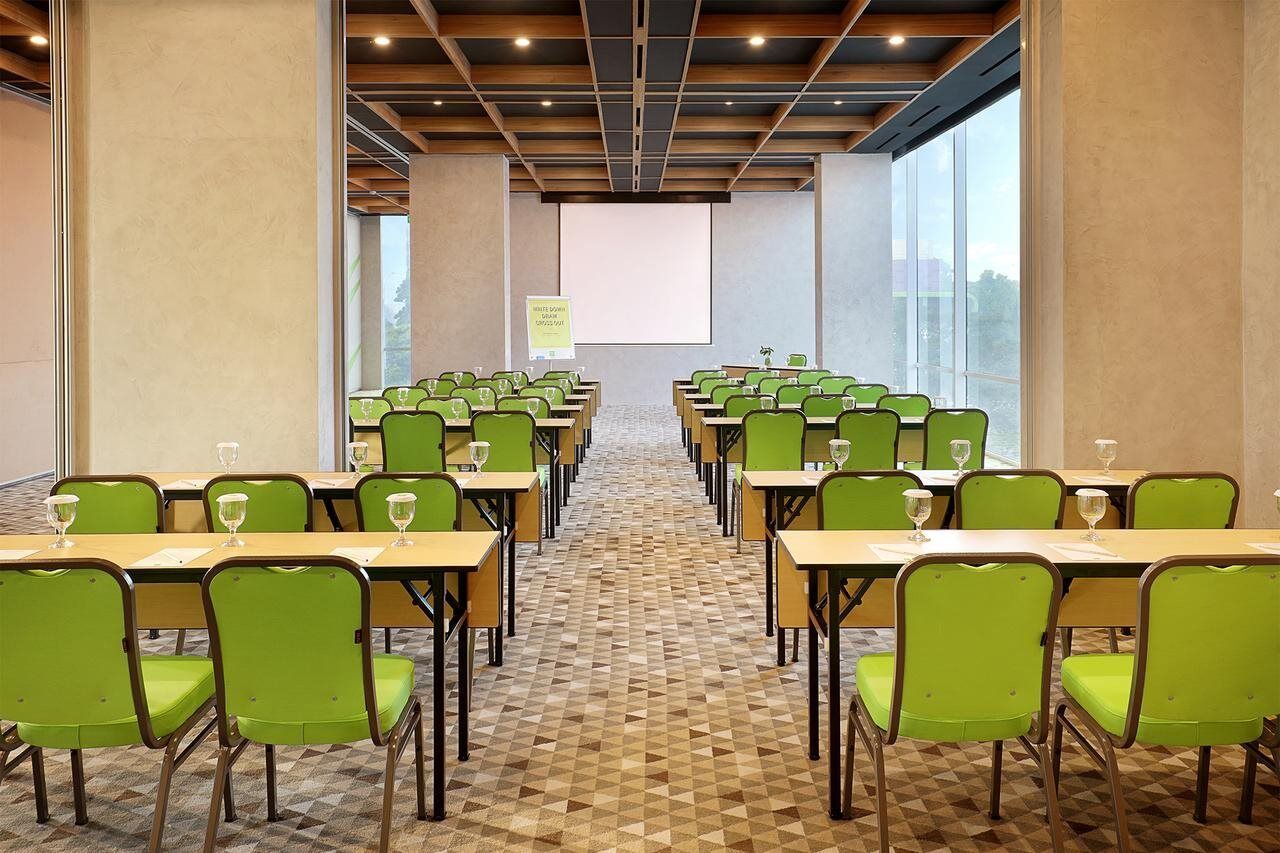 Ibis Styles Jakarta Simatupang Exterior foto