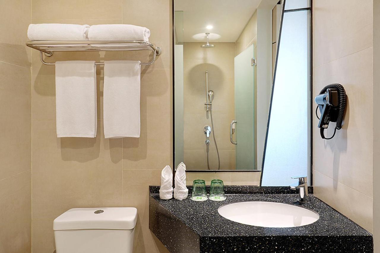 Ibis Styles Jakarta Simatupang Exterior foto